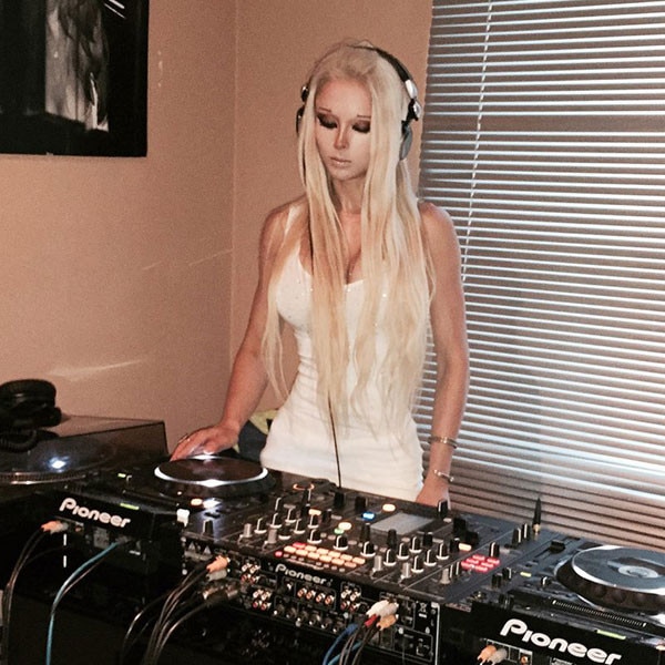 Human Barbie Valeria Lukyanova Begins New Career As A Dj E News