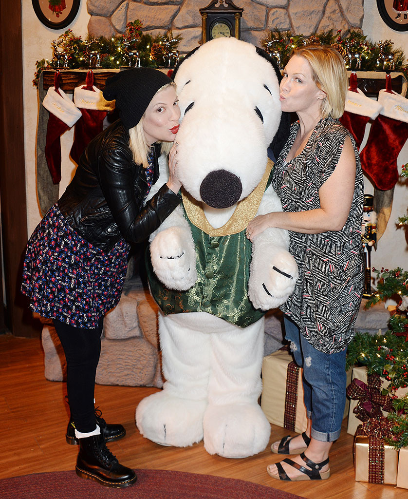 Tori Spelling, Jennie Garth, Knotts Berry Farm