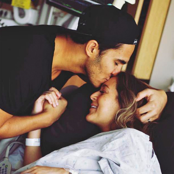 Alexa PenaVega & Carlos PenaVega Share First Photos of Their Baby E! News