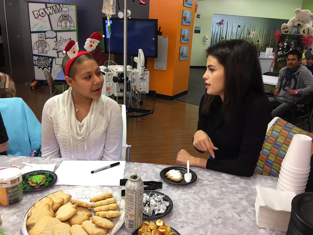 Selena Gomez, Children's Hospital, Christmas Eve 2016 Selena Gomez, Children's Hospital, Christmas Eve 2016