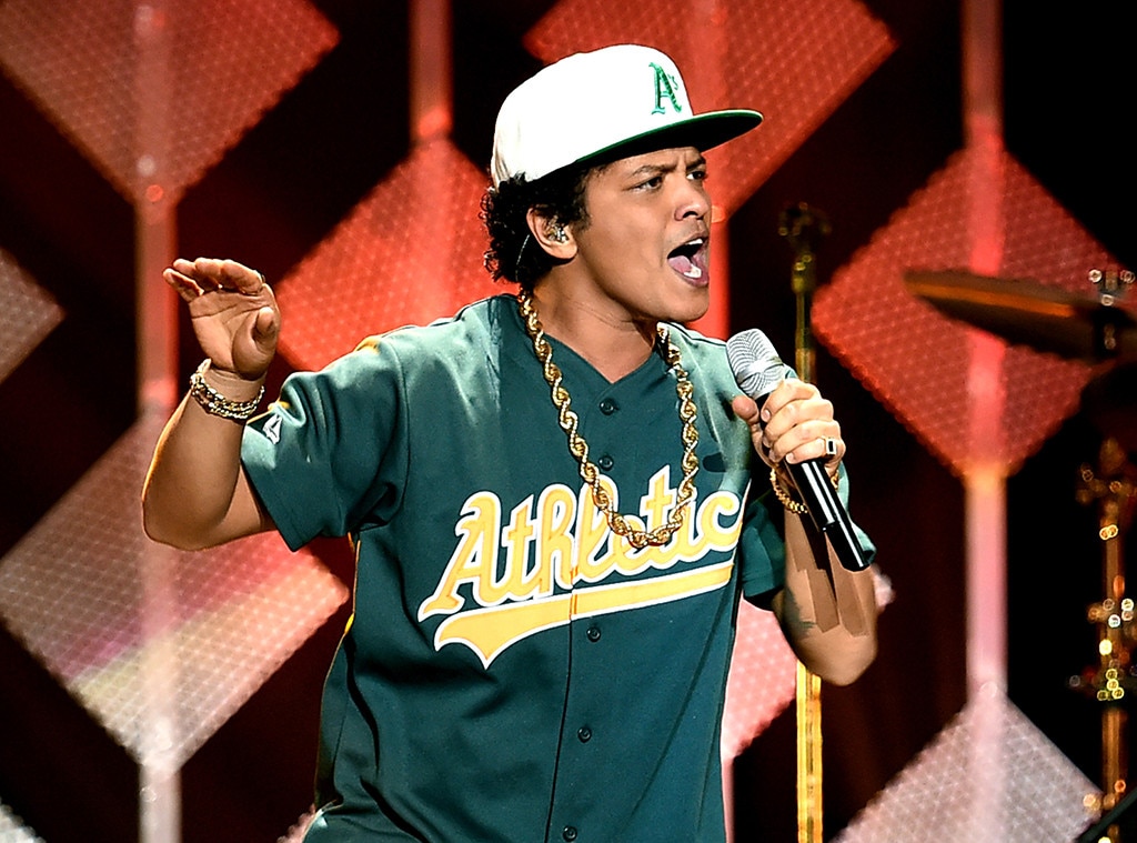 Bruno Mars, Jingle Ball 2016, Show