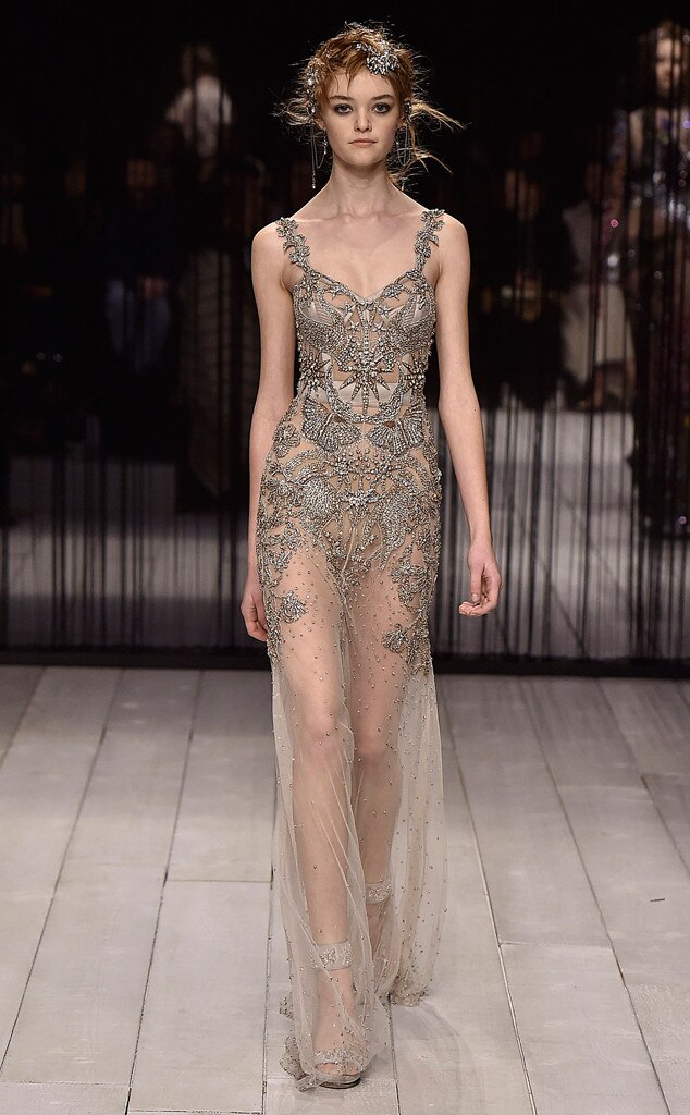 London Fashion Mcqueen Returns With Sheer Evening Gowns Wow Five Details From Alexander Mcqueen London Fashion Week Fall Winter 2016 2017 Vogue Paris