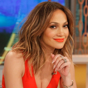 Jennifer Lopez Thinks She Looks ''Chunky'' in This Selfie | E...
Jennifer Lopez