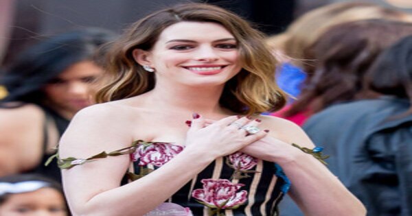 Anne Hathaway Reveals the Ocean's 8 Co-Star She's Most Looking Forwar...
Anne Hathaway