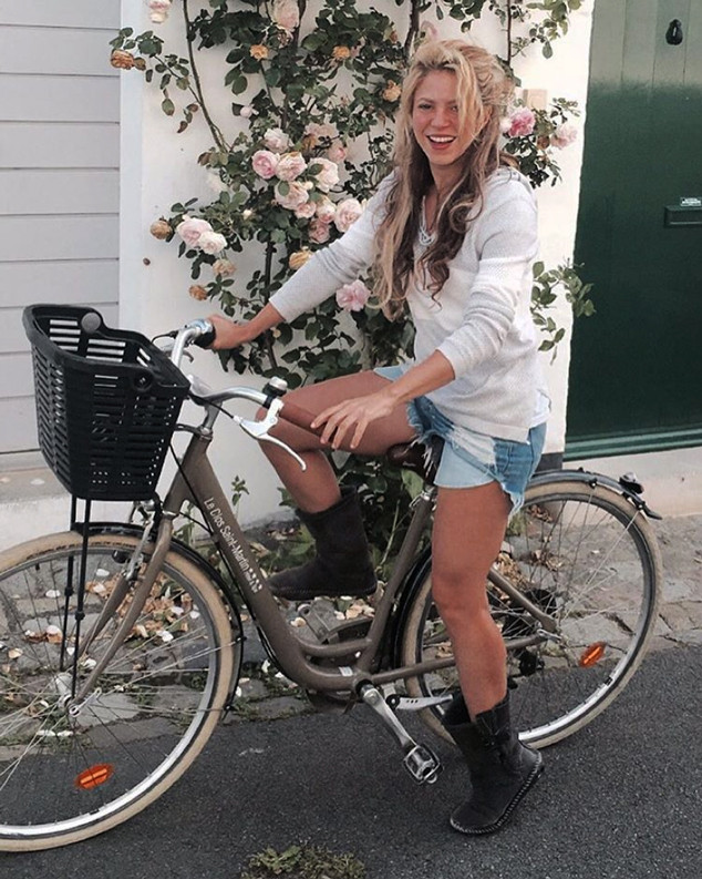 Shakira's La Bicicleta Will Make You Want to Dance--See How 4,000