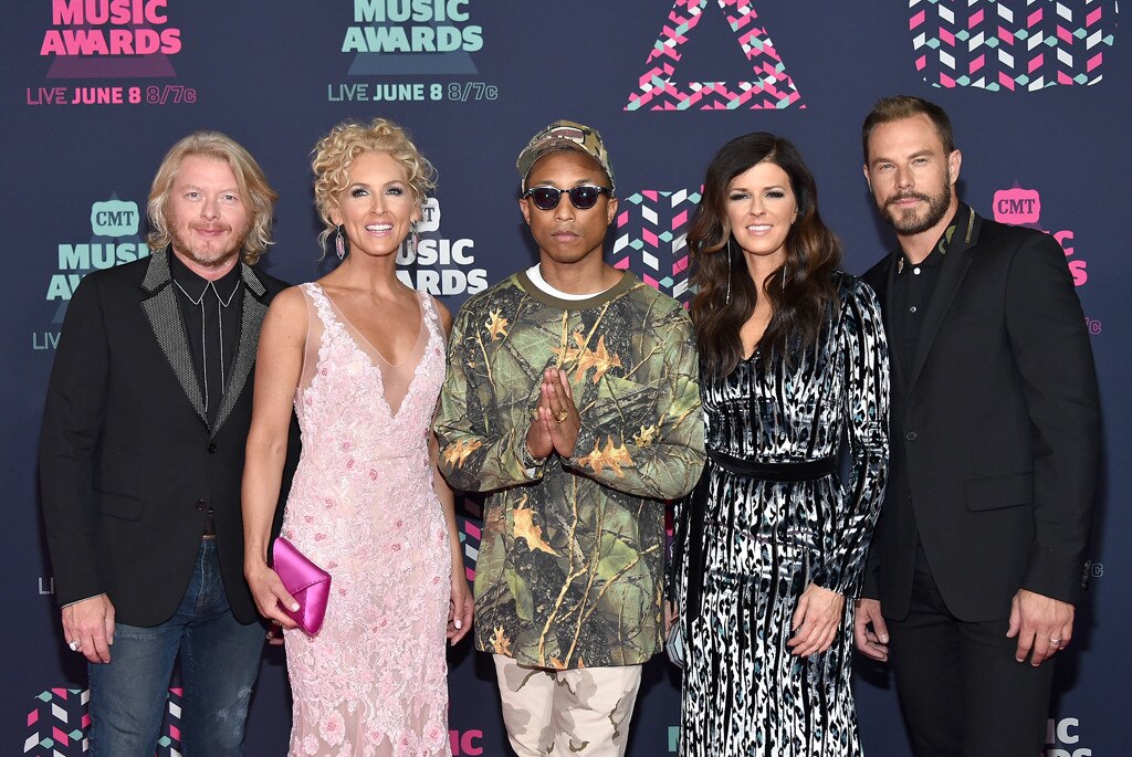 Karen Fairchild, Kimberly Schlapman, Jimi Westbrook, Phillip Sweet, Pharrell Williams, 2016 CMT Awards