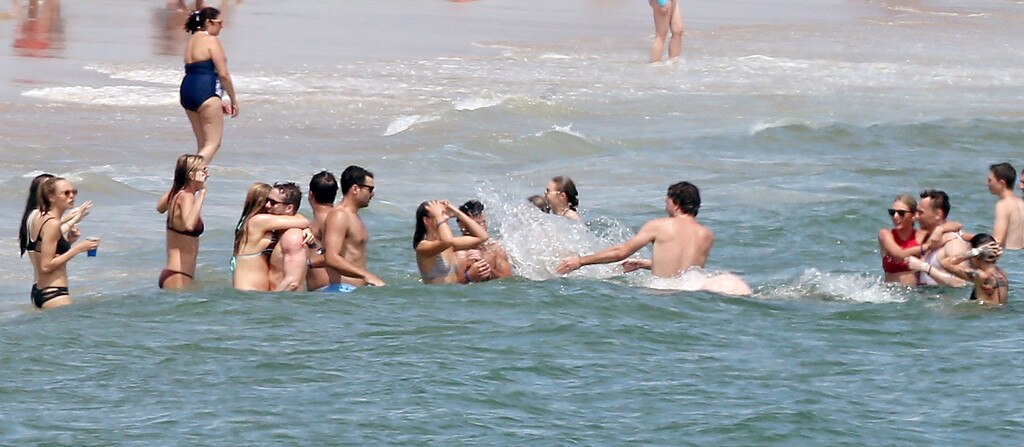 Taylor Swift, Tom Hiddleston, Blake Lively, Ryan Reynolds