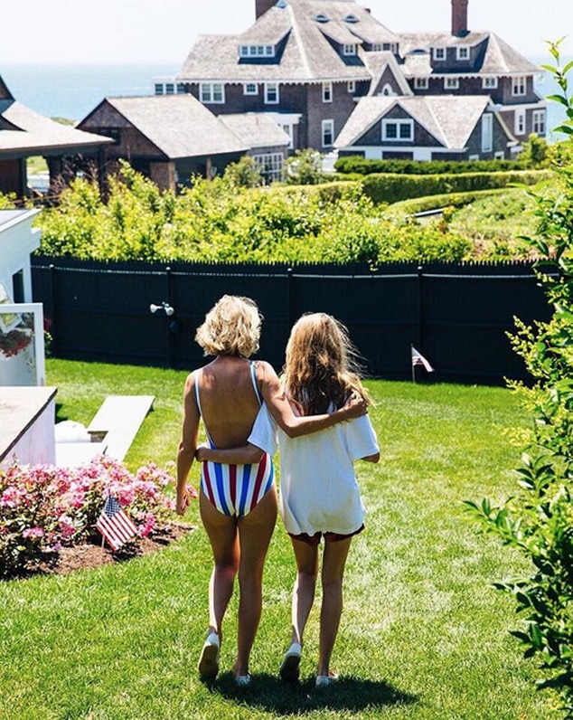 Taylor Swift Instagram, Fourth of July