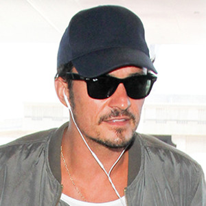 Watching Orlando Bloom Rescue a Stray Dog in China Will Warm Your ...
Orlando Bloom