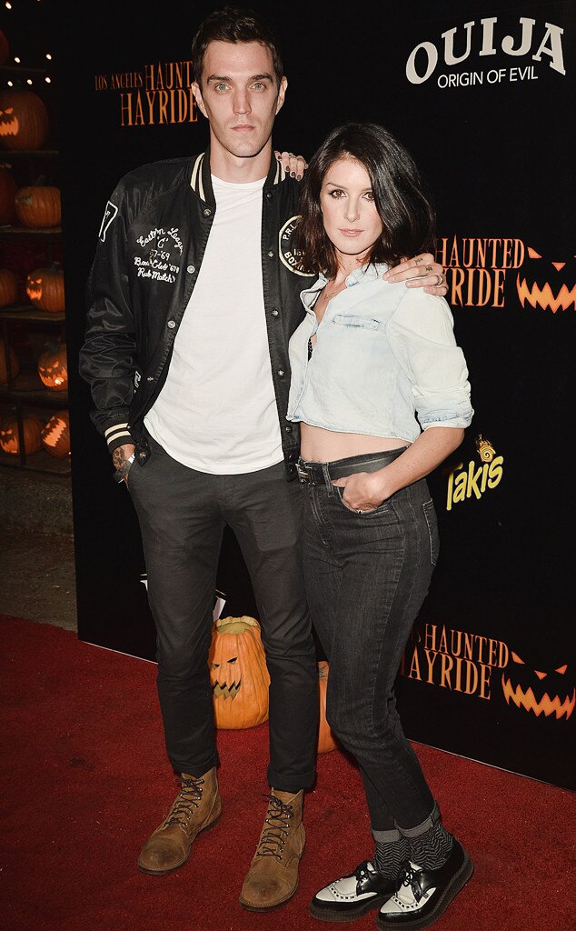 ESC: Shenae Grimes, Josh Beech ESC: Shenae Grimes, Josh Beech