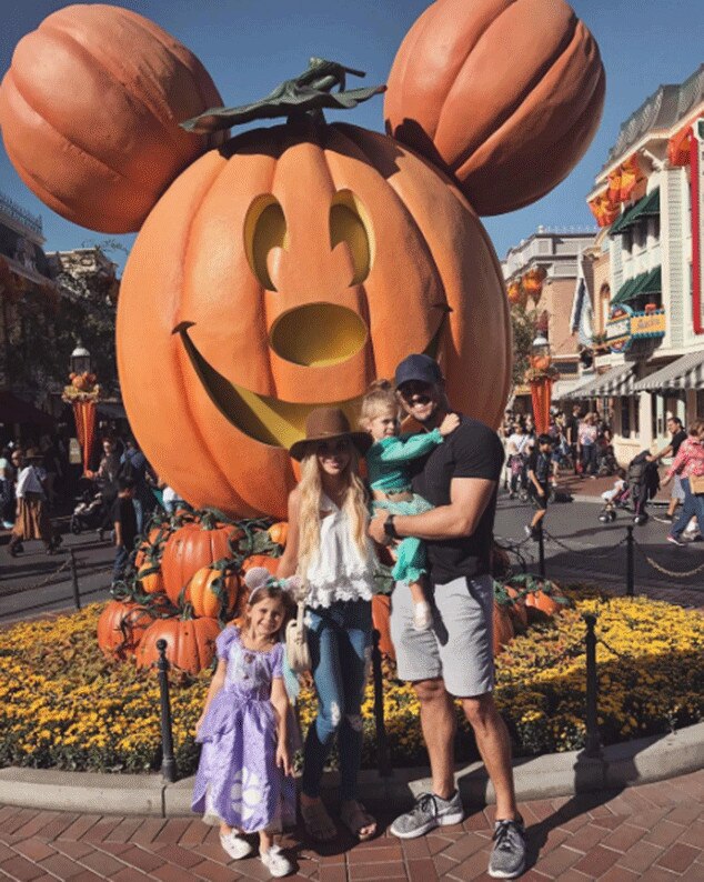 Amanda Stanton, Josh Murray, Celeb Kids Celebrate Halloween 2016 Amanda Stanton, Josh Murray, Celeb Kids Celebrate Halloween 2016