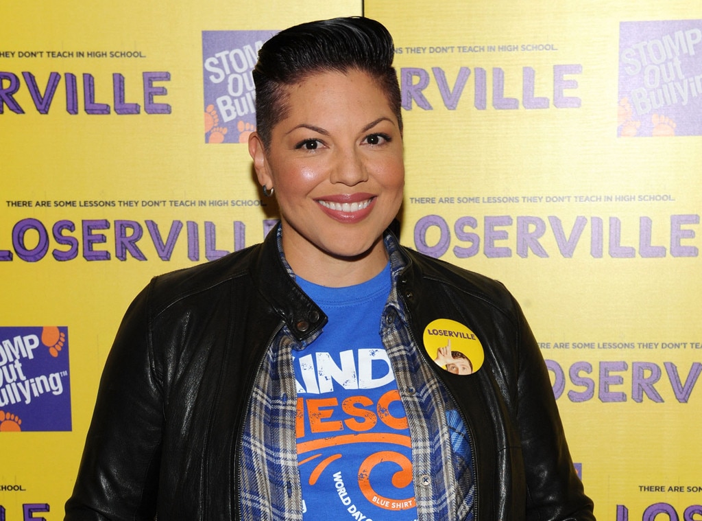 grey-s-anatomy-star-sara-ramirez-comes-out-as-bisexual-during-powerful