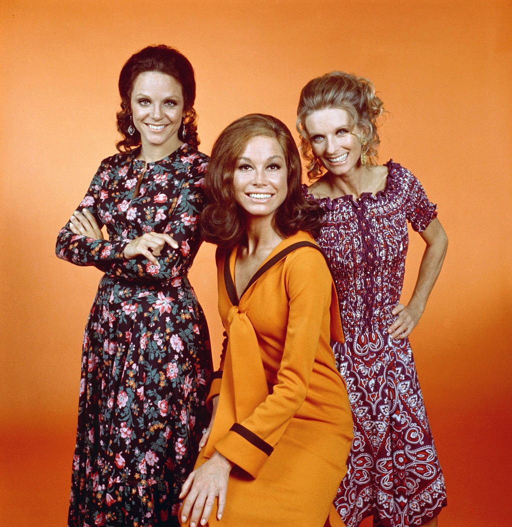 the-girls-club-from-mary-tyler-moore-a-life-in-pictures-e-news