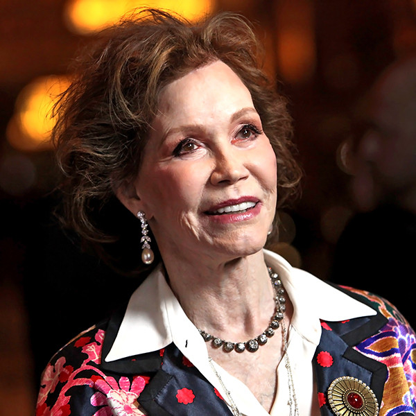 Mary Tyler Moore Dead At 80 Actress Played The Iconic Independent Career Woman On Her Classic 2998