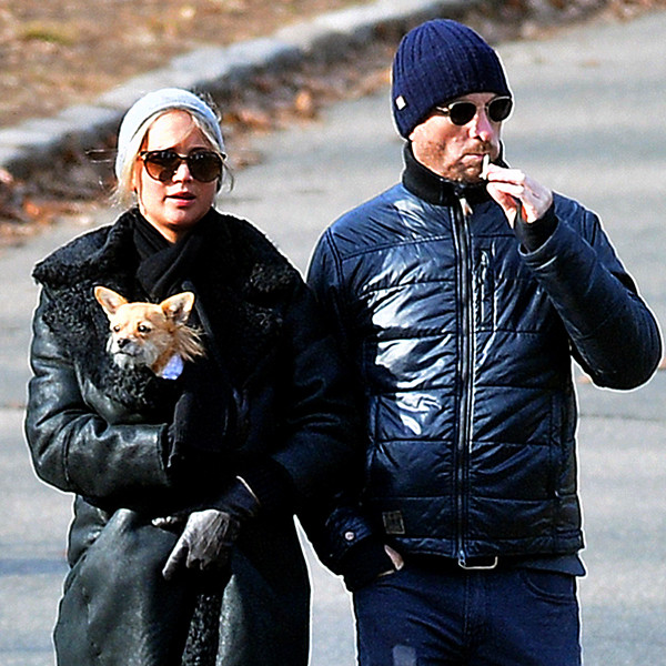 Jennifer Lawrence and Darren Aronofsky Can't Stop Sharing Lollipops - E! Online