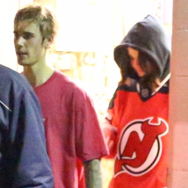 Selena Gomez Wears Justin Bieber's Hockey Jersey After Attending His Game