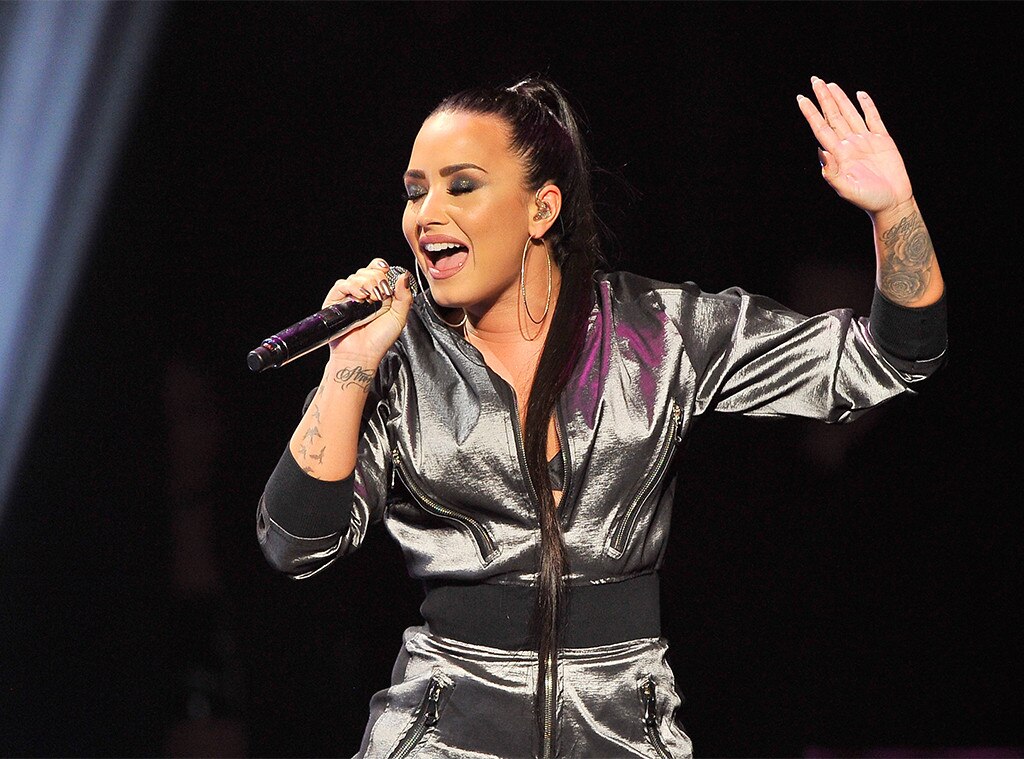 Demi Lovato, Bay Area Jingle Ball 2017