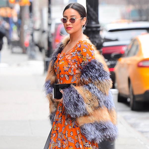 http://akns-images.eonline.com/eol_images/Entire_Site/2017114/rs_600x600-170214090755-600.Street-Style-NYFW-Fall-2017-Shay-Mitchell.jpg