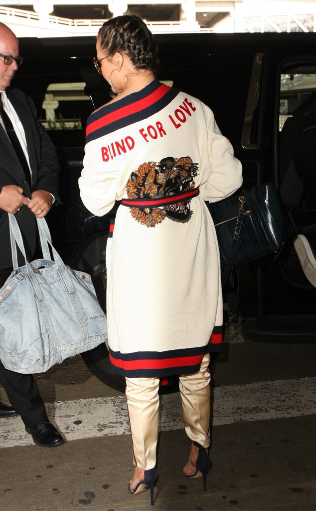 Chrissy Teigen, Airport Style