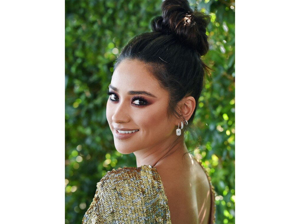 ESC: Shay Mitchell, Top Knot