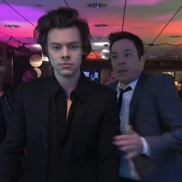 Harry Styles' Dance Moves Just Stole the Show During Jimmy Fallon's Saturday Night Live Flash Mob - E! Online