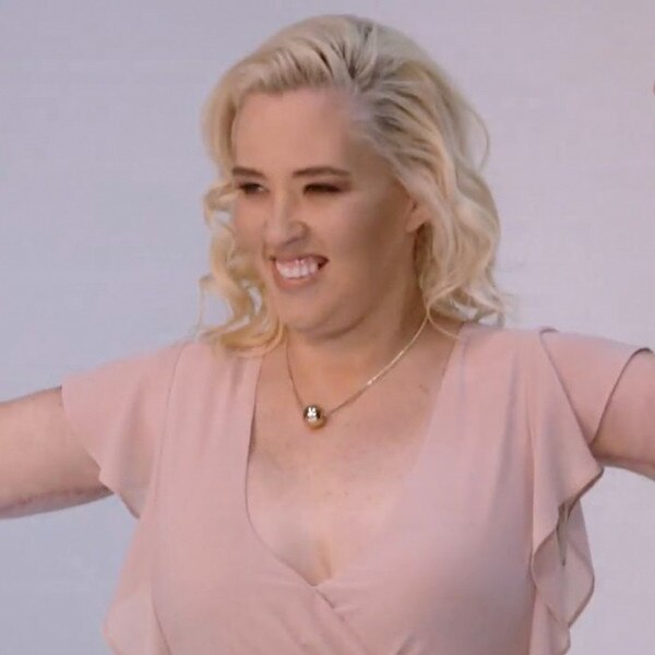 Mama June Is Down To 137 Lbs —so She S Celebrating With A Second Baywatch Themed Swimsuit Shoot