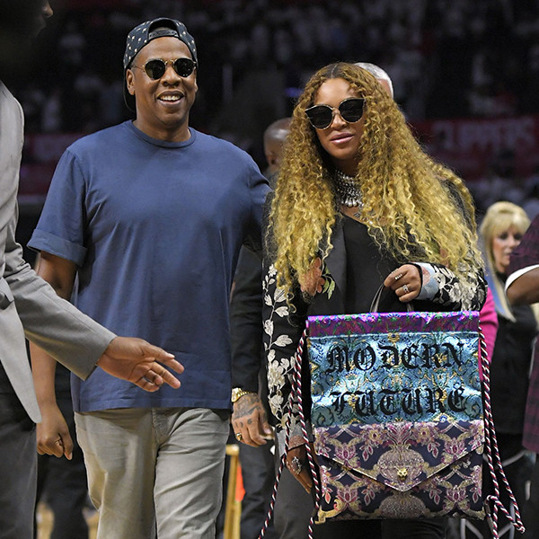 You Gotta See Jay Z Cradling Beyoncé's Baby Bump at the Clippers Game ...
Jay Z
