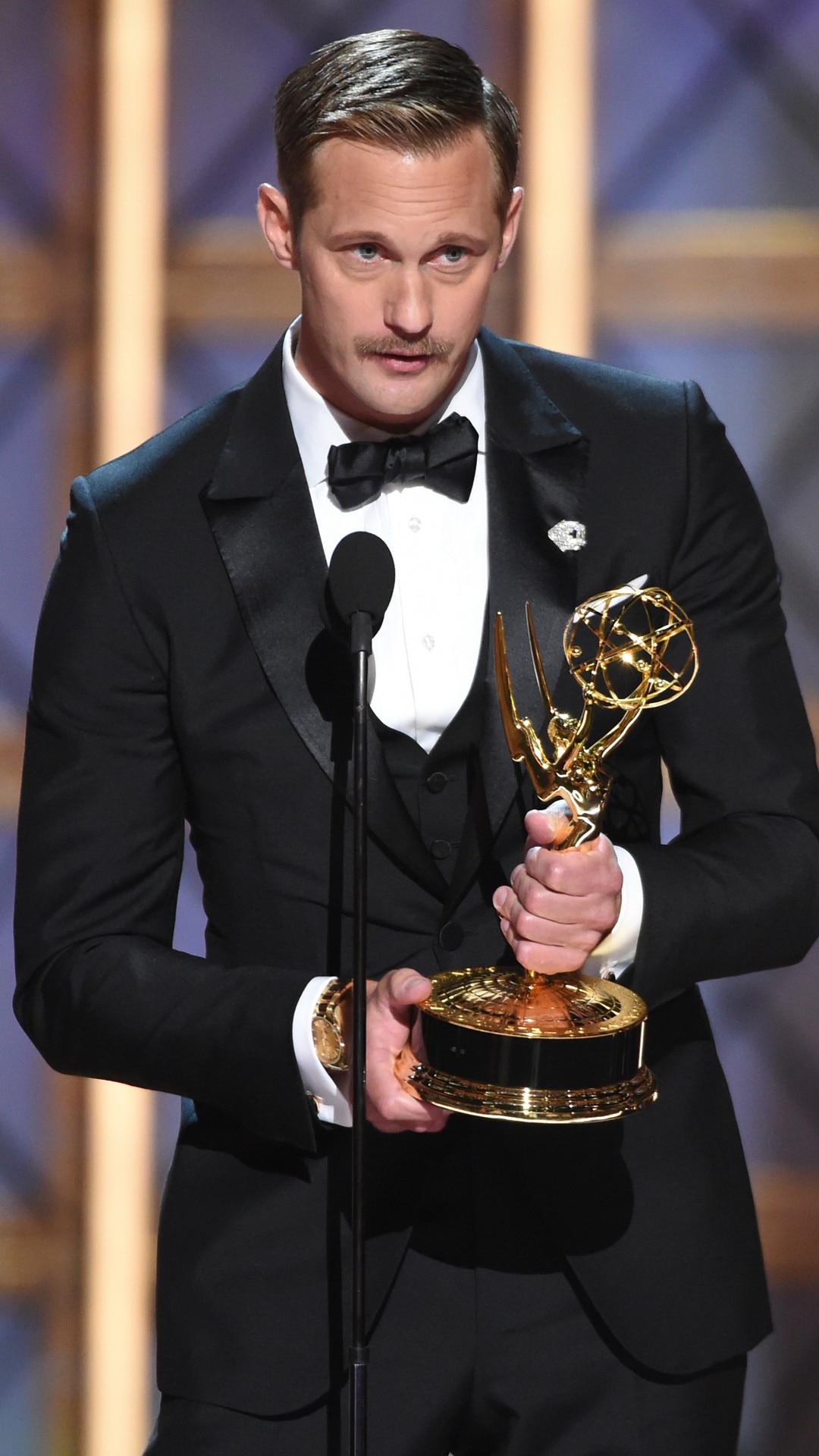 Alexander Skarsgård Wins Best Supporting Actor for Big Little Lies at the 2017 Emmys ...1080 x 1920