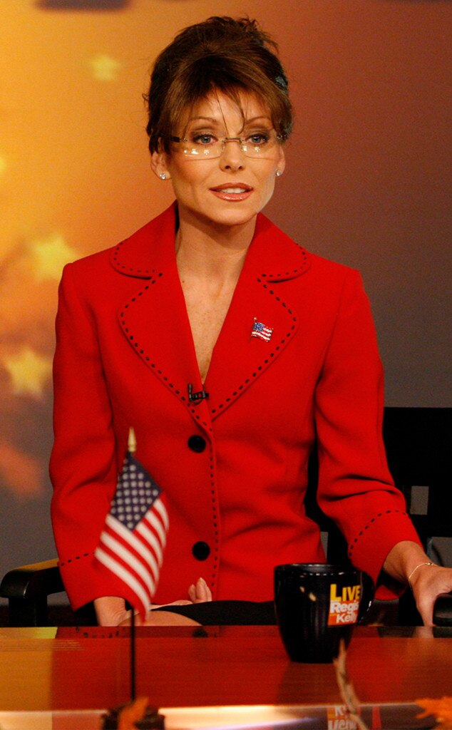 Sarah Palin From Kelly Ripa S Halloween Costumes Through The Years E News