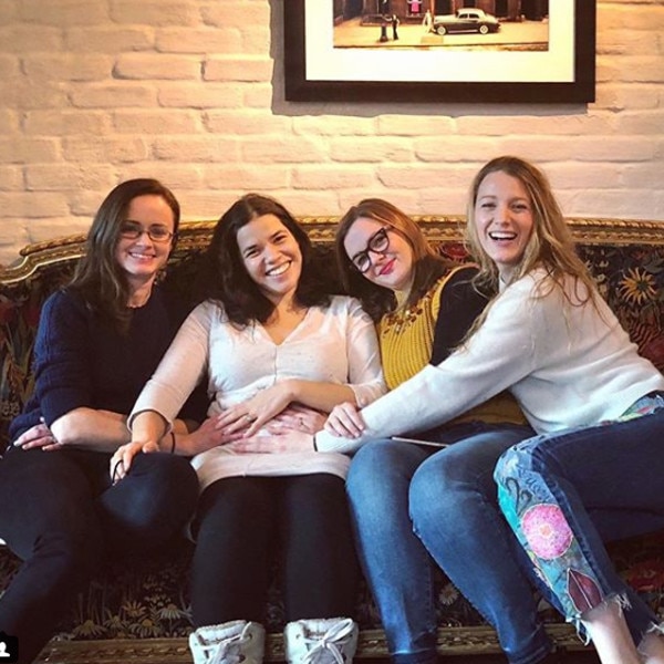 Amber Tamblyn, Alexis Bledel, America Ferrera, Blake Lively, Instagram Amber Tamblyn, Alexis Bledel, America Ferrera, Blake Lively, Instagram