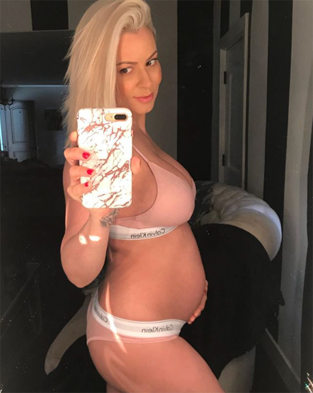 Maryse, Pregnant