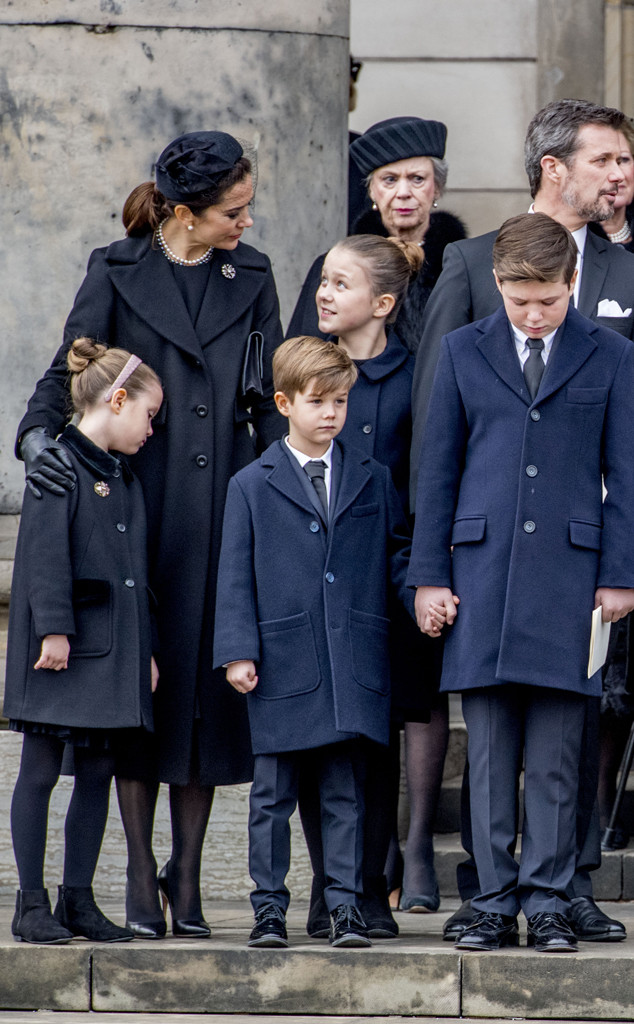 http://akns-images.eonline.com/eol_images/Entire_Site/2018120/rs_634x1024-180220092843-634-2Prince-Henrik-funeral.jpg?fit=inside|900:auto&output-quality=100
