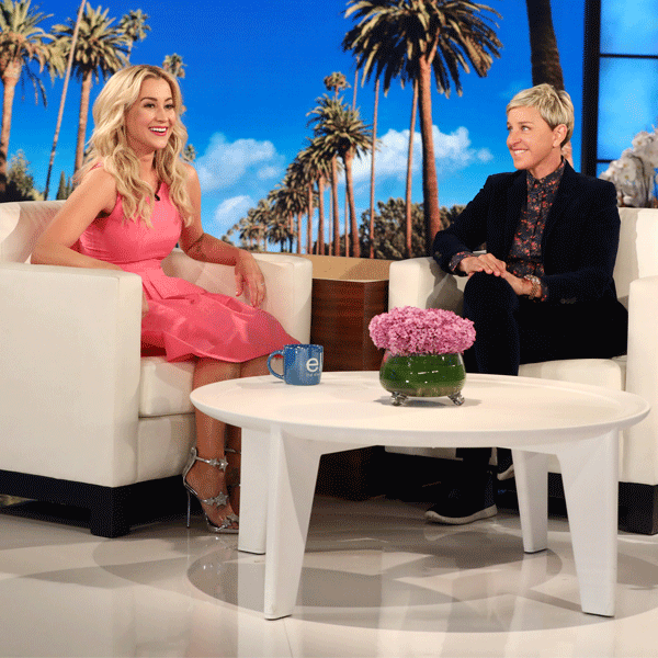 Faith Hill Scares Kellie Pickler on The Ellen DeGeneres Show