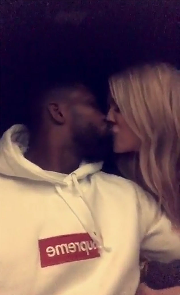 Khloe Kardashian, Tristan Thompson, Kiss