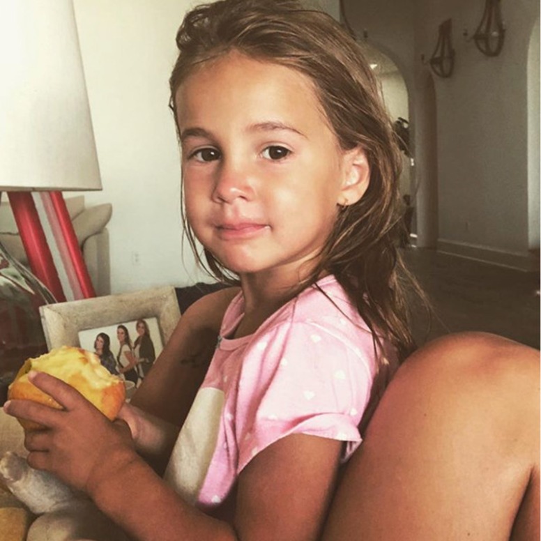 Foto von Jessie James Decker  & irh Tochter  Vivianne Rose Decker