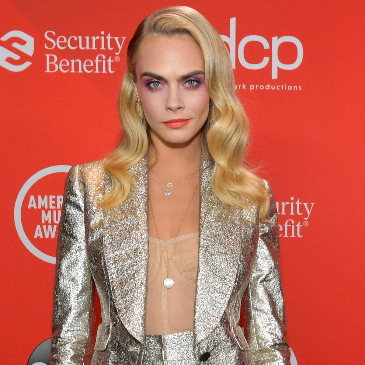 Cara Delevingne, 2020 American Music Awards, AMAs, red carpet fashions