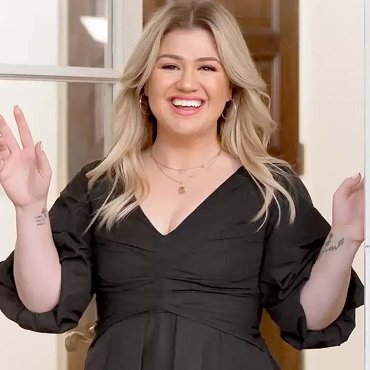 E-Comm: Kelly Clarkson Wayfair New Arrivals