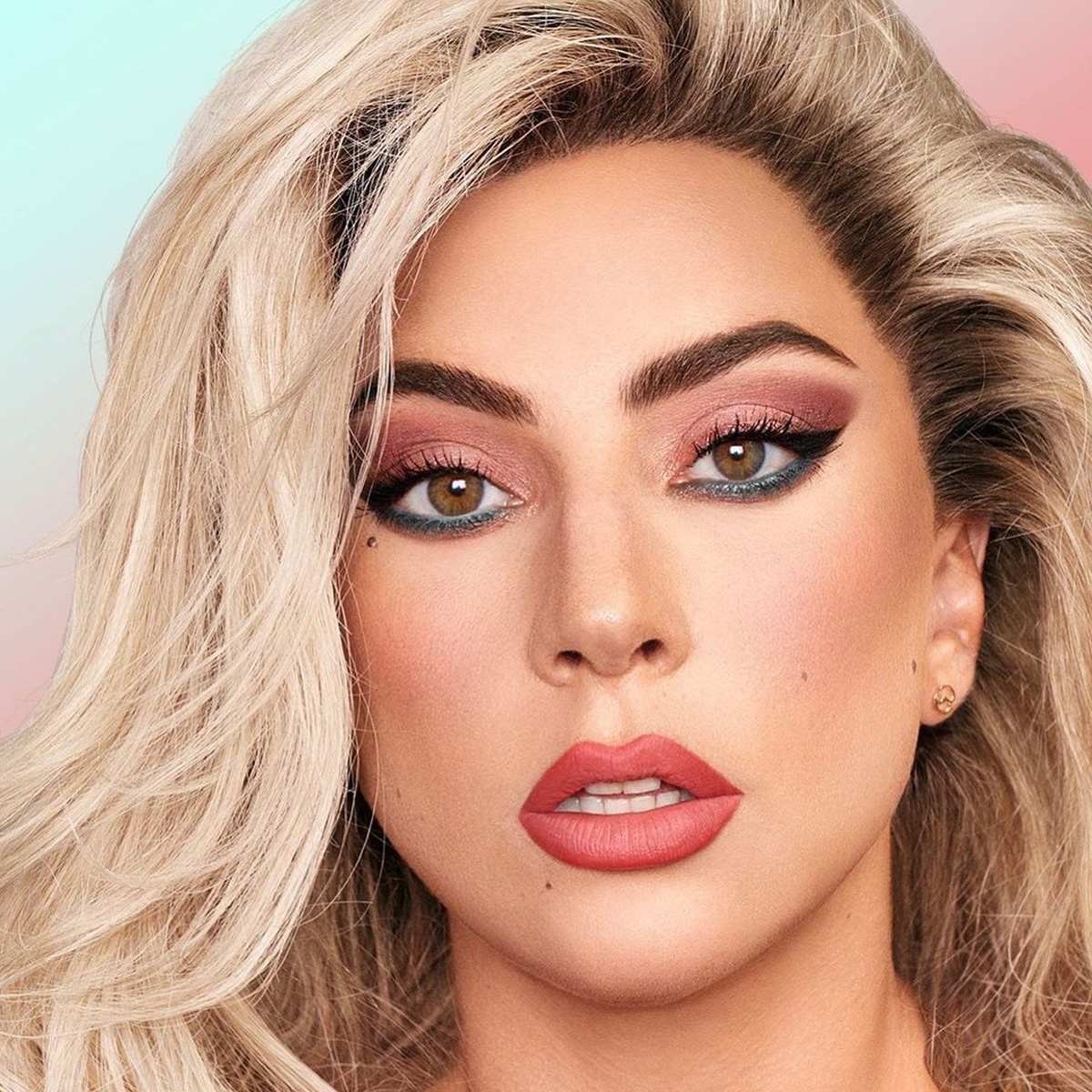 EComm, Lady Gaga's Set Must-Haves