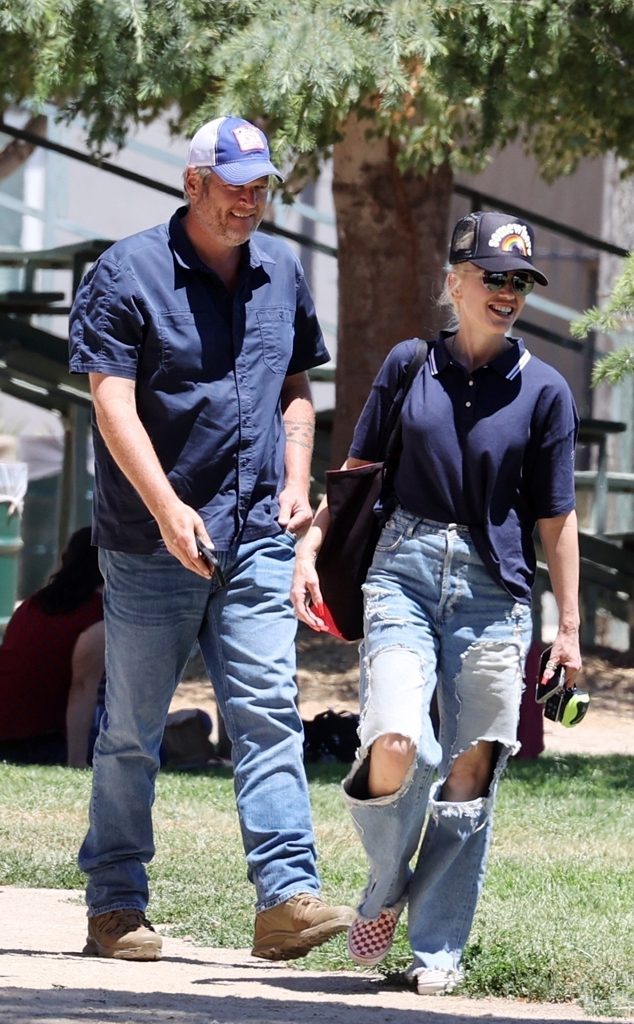 Gwen Stefani, Blake Shelton, Ring **WEB EMBARGO UNTIL 3:30 PM PT