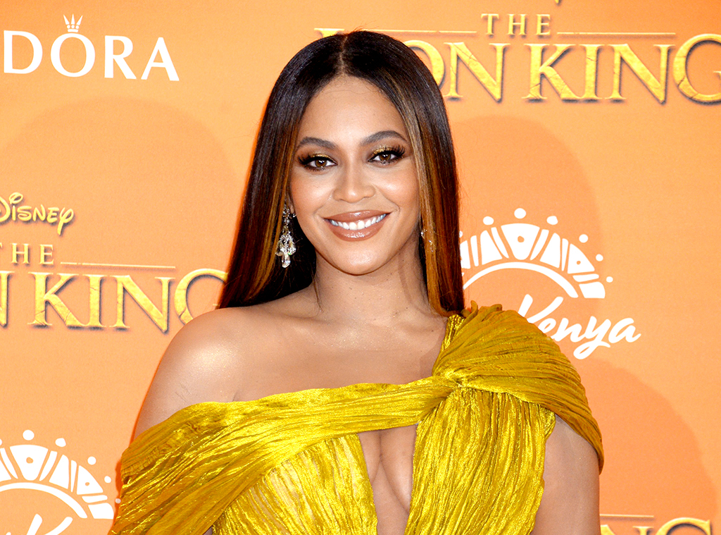 E-comm: Ivy Park Swim Collection Sneak Preview