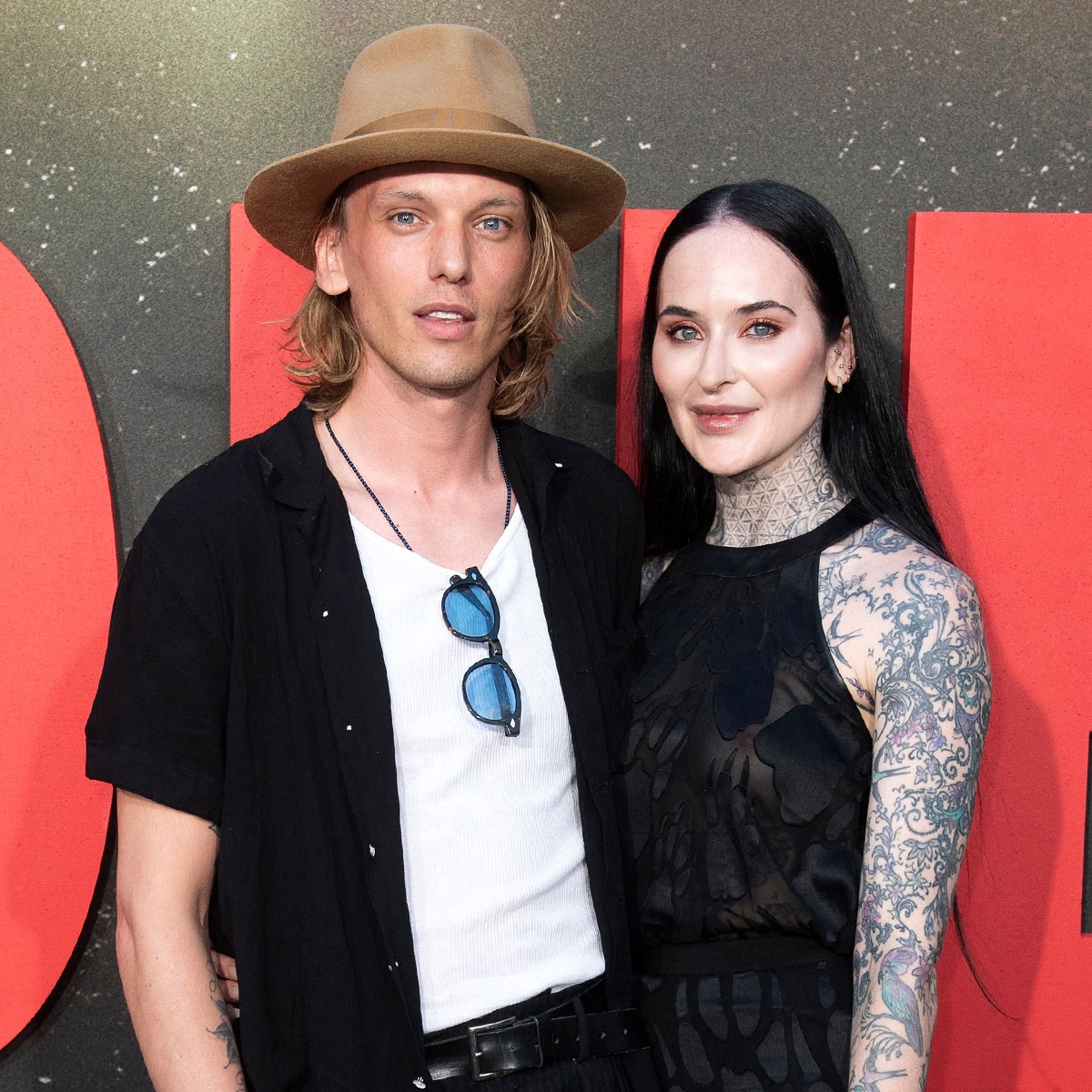 Jamie Campbell Bower mit cooler, Freundin Jess Moloney