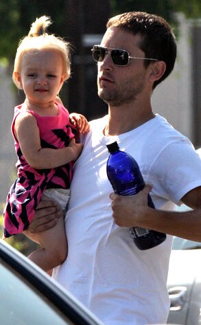 Tobey Maguire & Ruby from The Big Picture: Today's Hot Photos | E! News