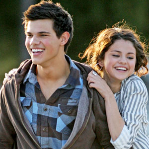 Taylor Lautner & Selena Gomez: Just Friends! | E! News