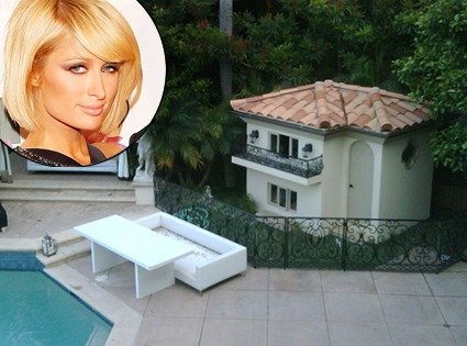 Paris Hilton Mostra La Mansion Dei Suoi Cagnolini E News