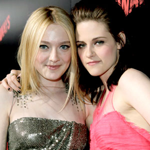 festspil Hejse subtropisk Dakota Fanning Talks Kristen Stewart Friendship - E! Online