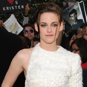 kristen-stewart-i-got-a-big-blue-mark-on-my-forehead-e-online