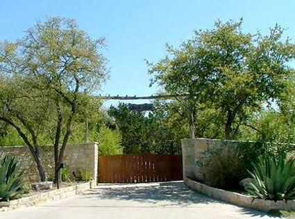 Jesse James, Austin Home