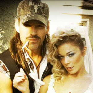 Check Out LeAnn Rimes as a Knocked-Up, Chain-Smoking Bride!
