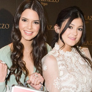 Kendall And Kylie Jenner S Dog Goes Missing E Online Kendall And Kylie Jenner S Dog Goes Missing E Online