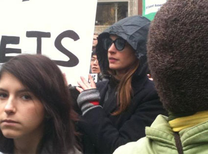 Anne Hathaway, Occupy
